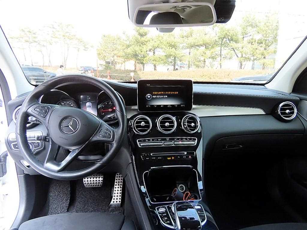 Mercedes Benz GLC Class - Vista 7