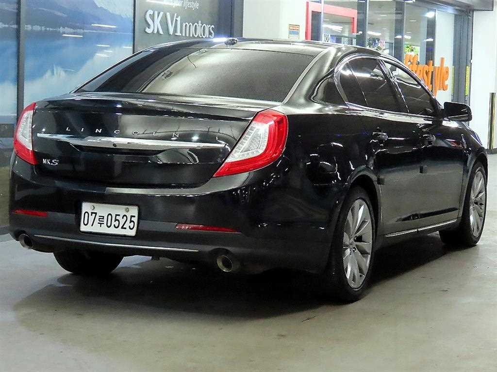 Lincoln MKS - Vista 4