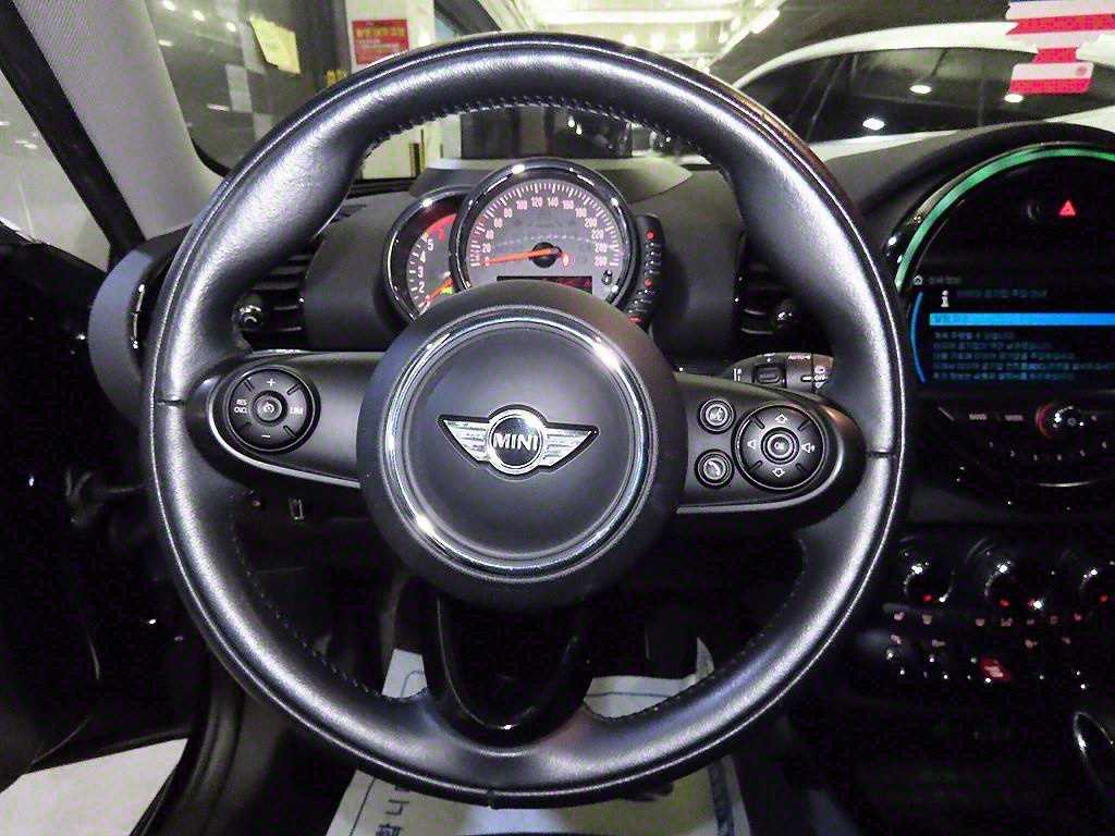 Mini Clubman - Vista 8