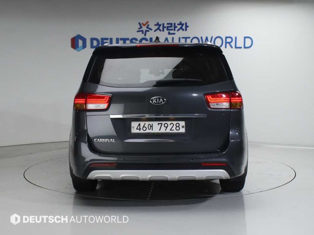 KIA Carnival - Vista 4