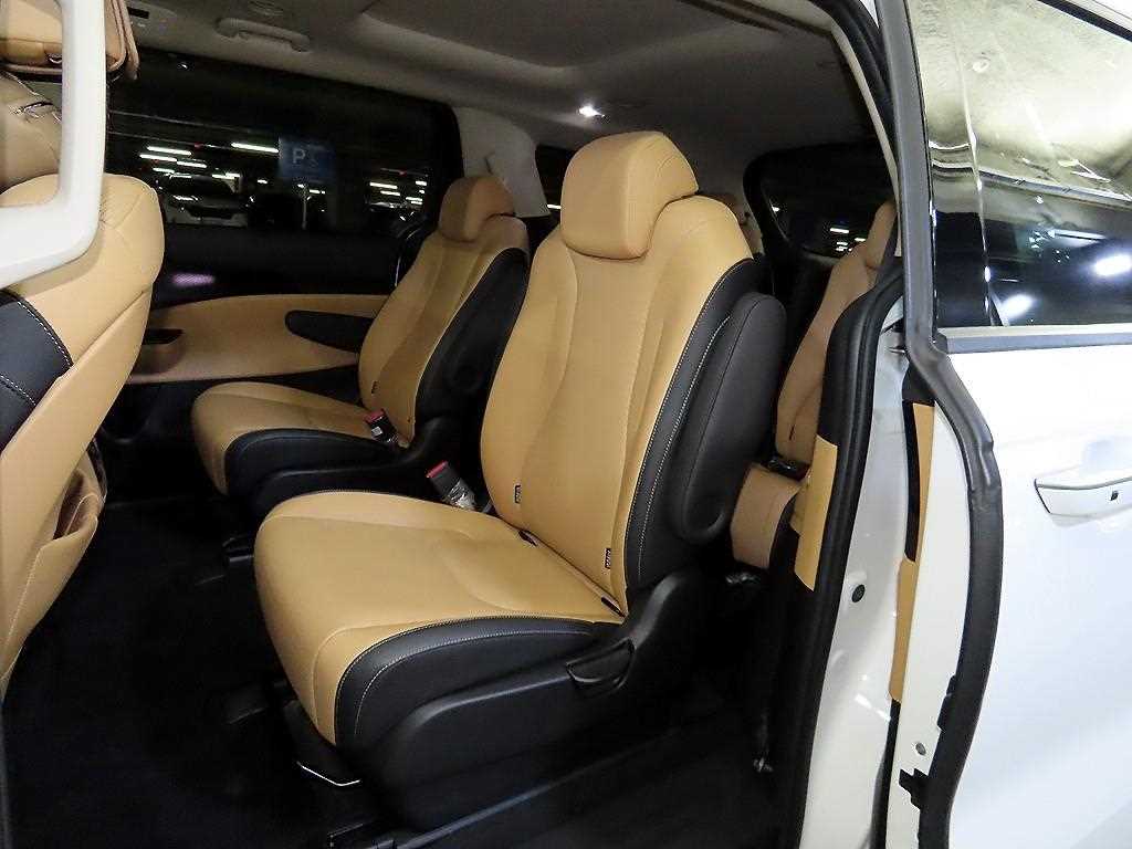 KIA Carnival - Vista 7