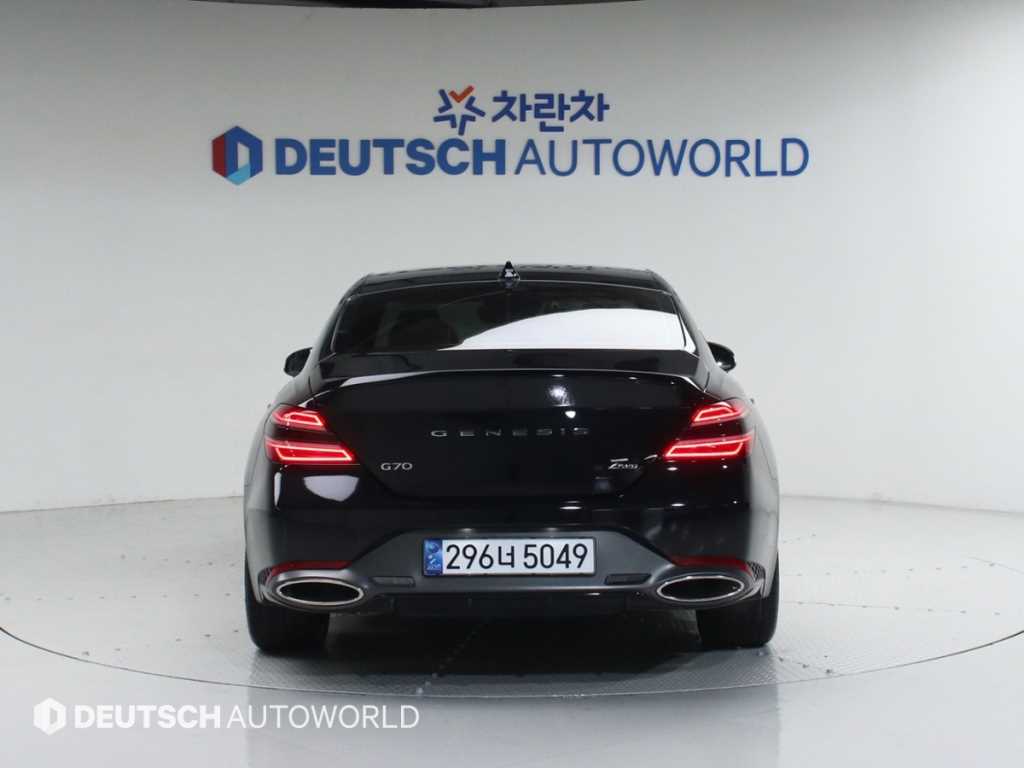 Genesis G70 - Vista 4