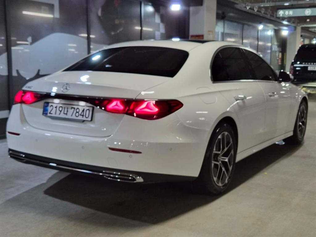 Mercedes Benz E class - Vista 4