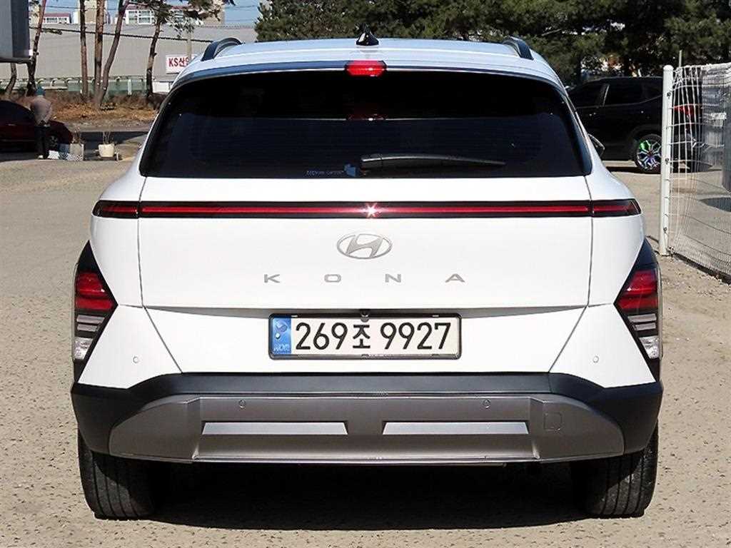 HYUNDAI Kona - Vista 4