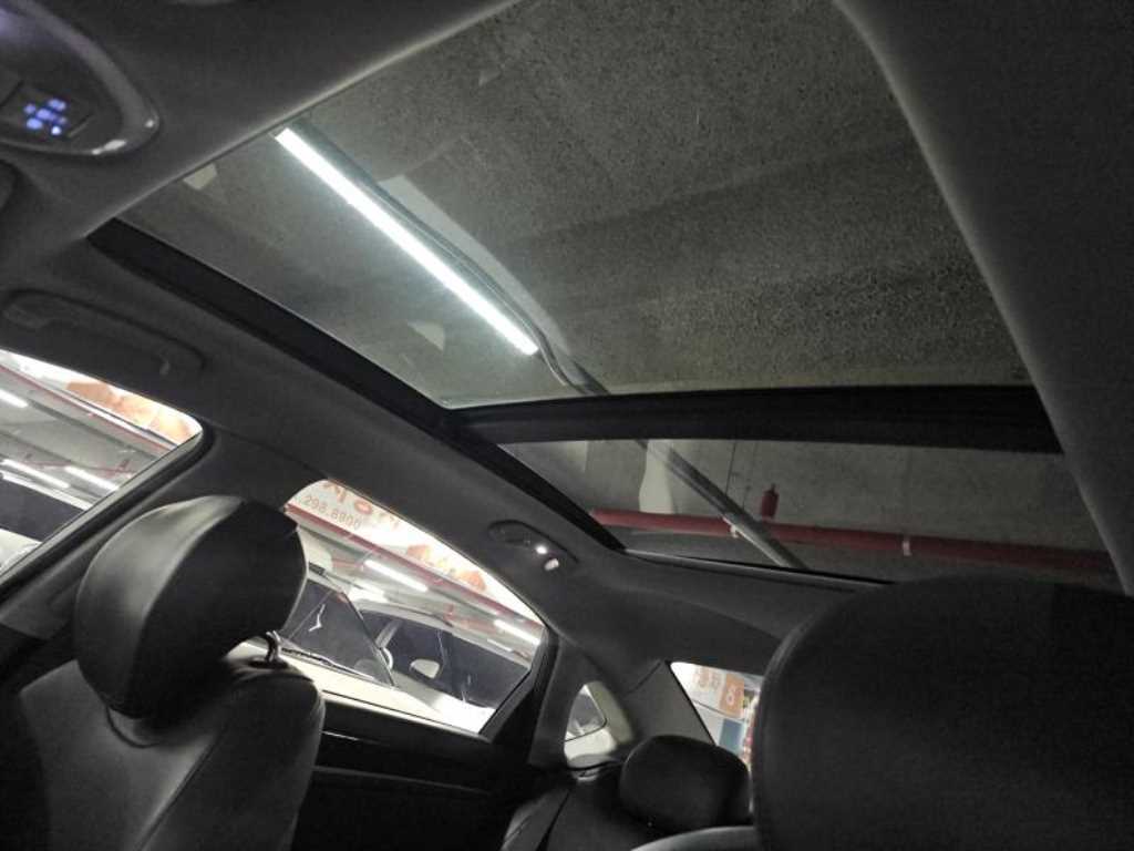 HYUNDAI Genesis - Vista 10