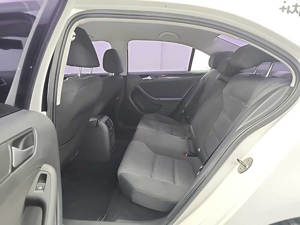 Volkswagen Jetta - Vista 12