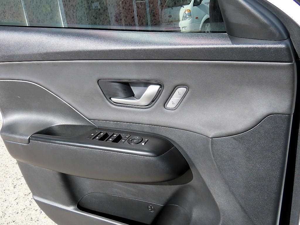 HYUNDAI Kona - Vista 11