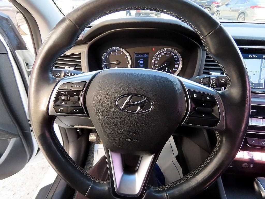 HYUNDAI Sonata - Vista 8