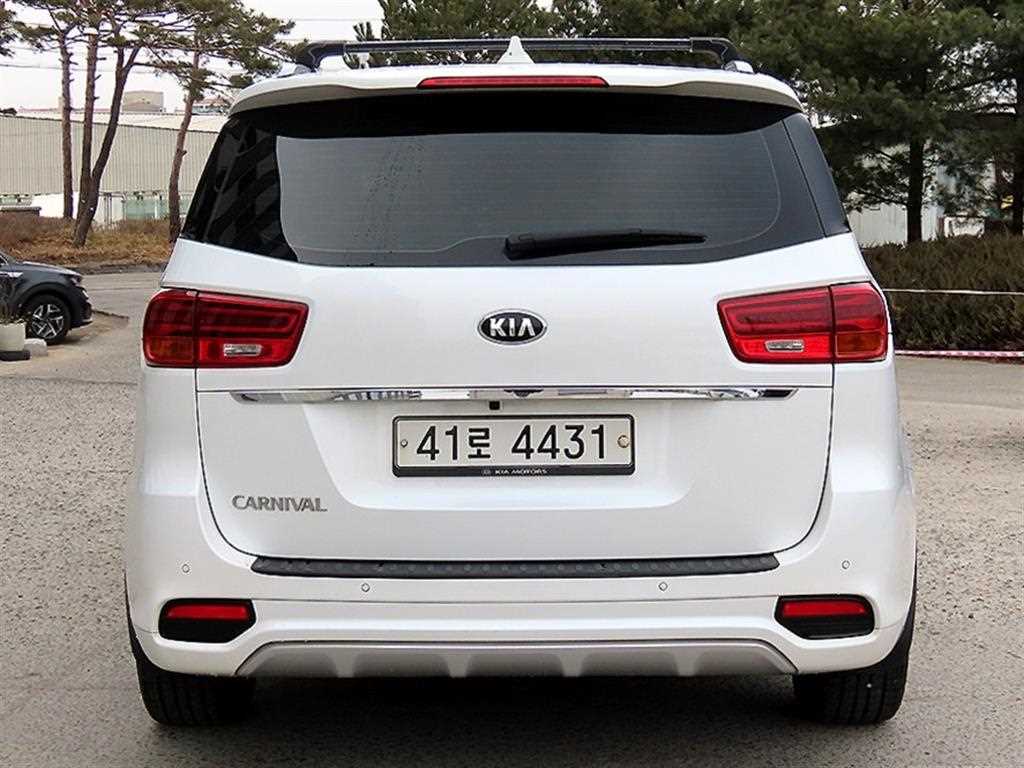 KIA Carnival - Vista 4