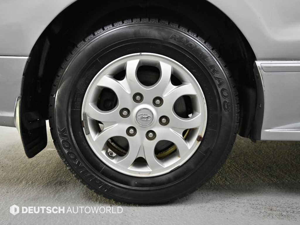 HYUNDAI Starex - Vista 5