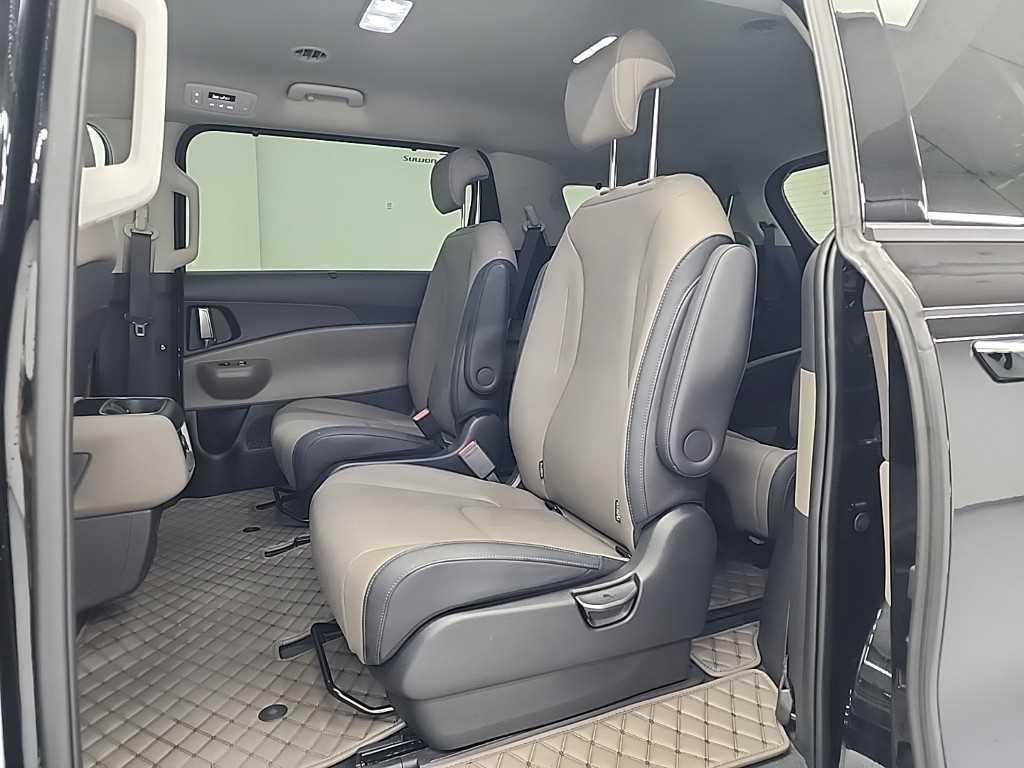 KIA Carnival - Vista 12