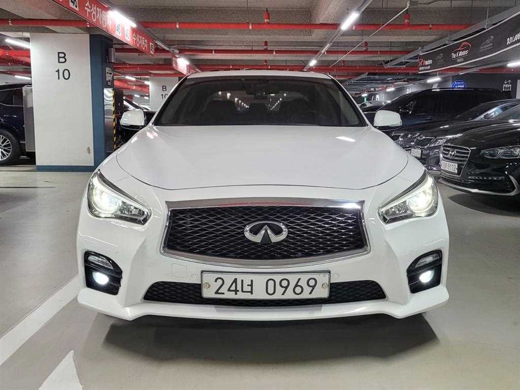 Infiniti Q - Vista 2