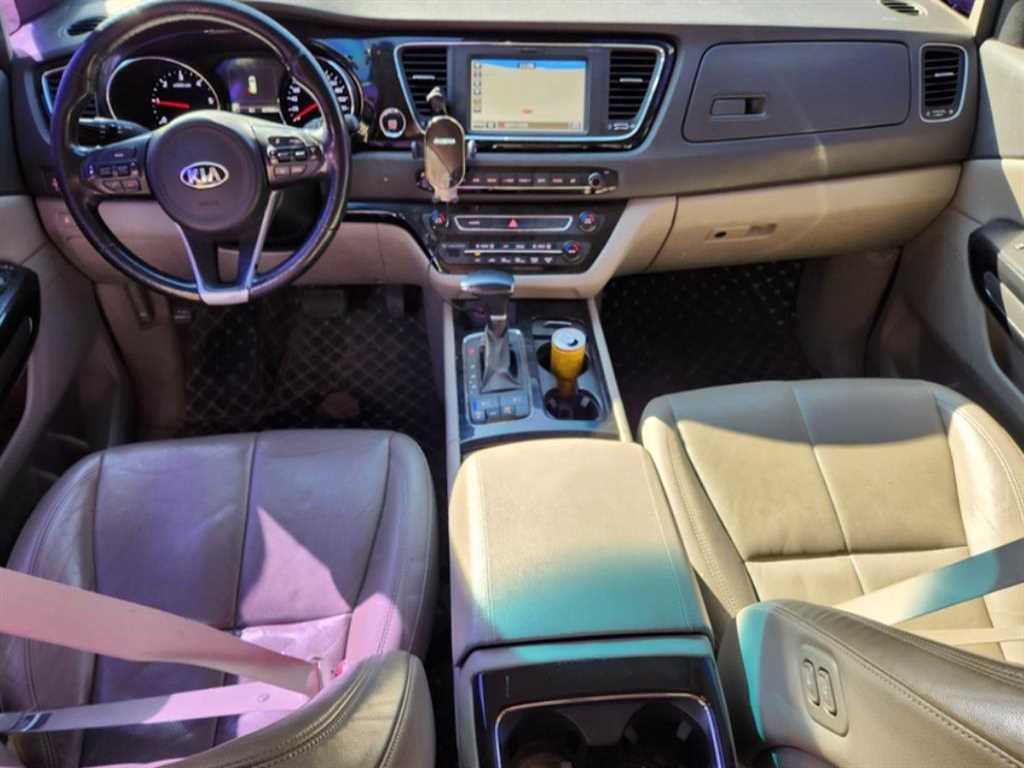 KIA Carnival - Vista 9