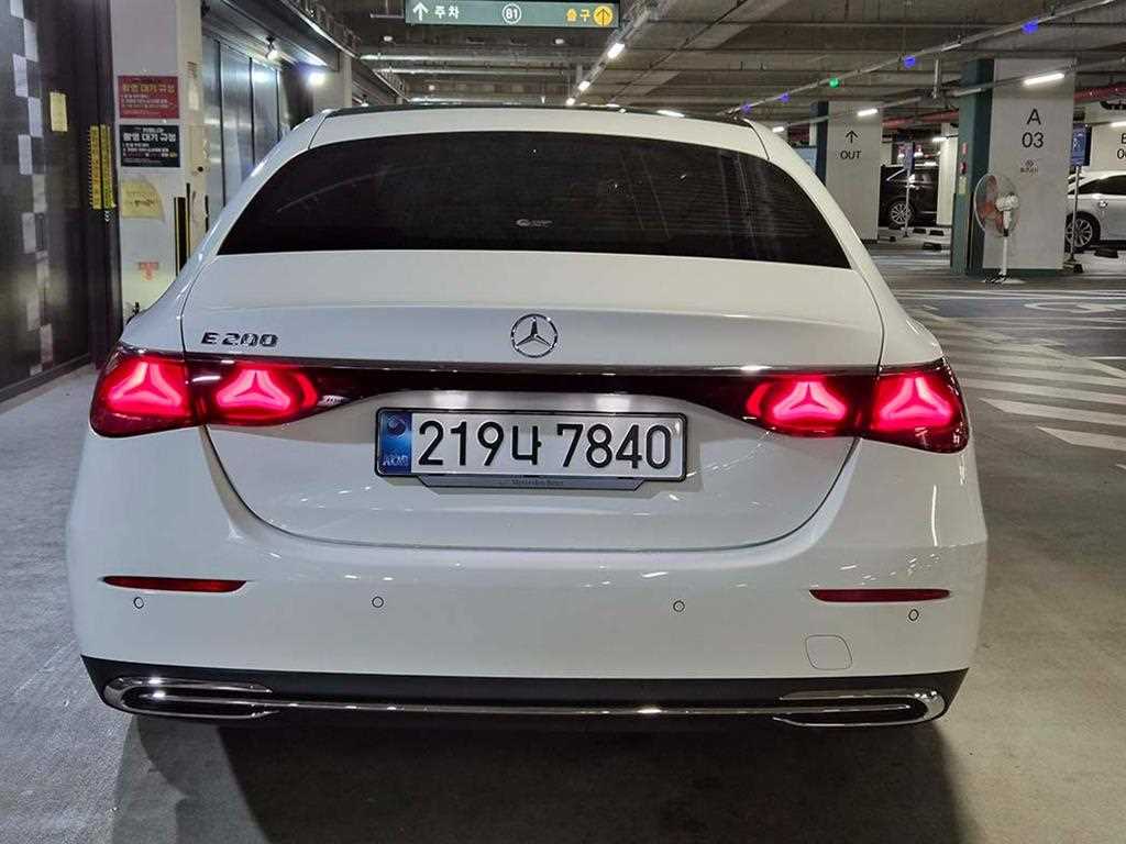 Mercedes Benz E class - Vista 5