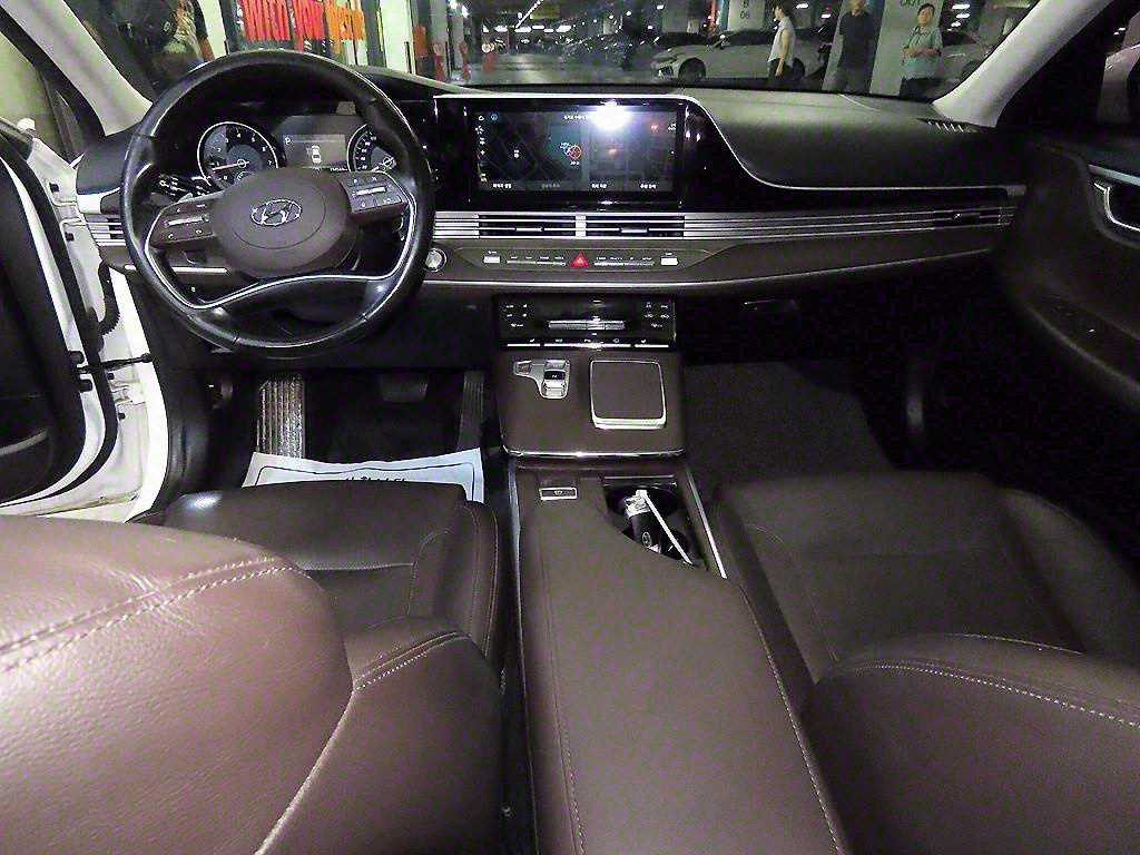 HYUNDAI Grandeur - Vista 10