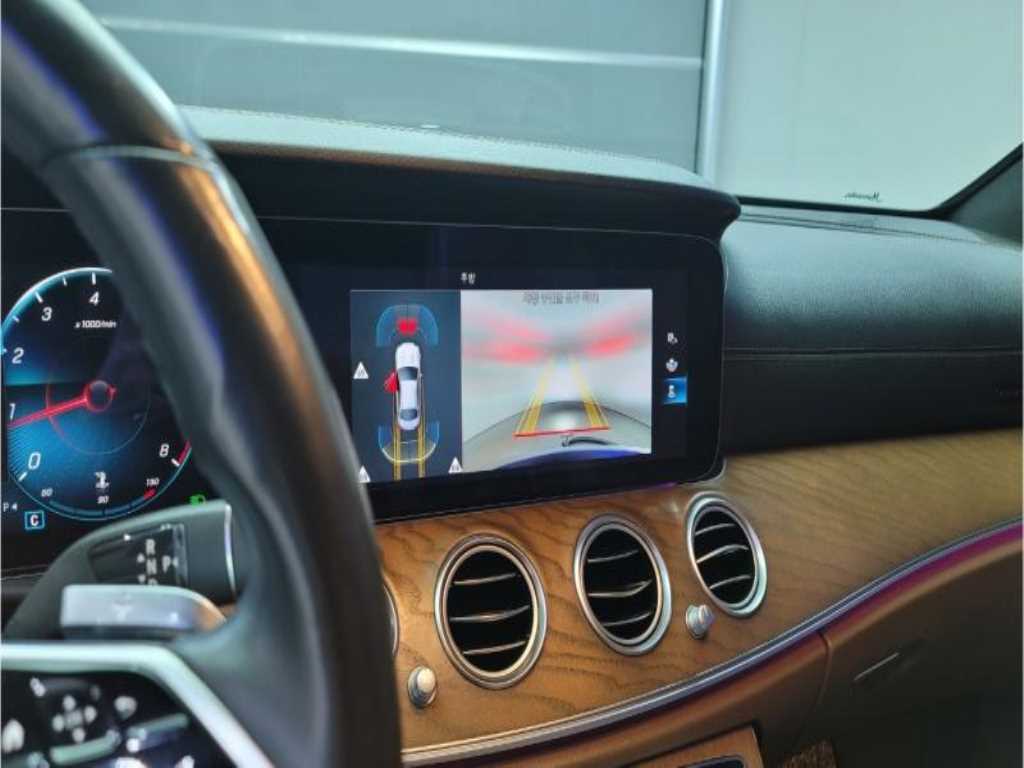 Mercedes Benz E class - Vista 11