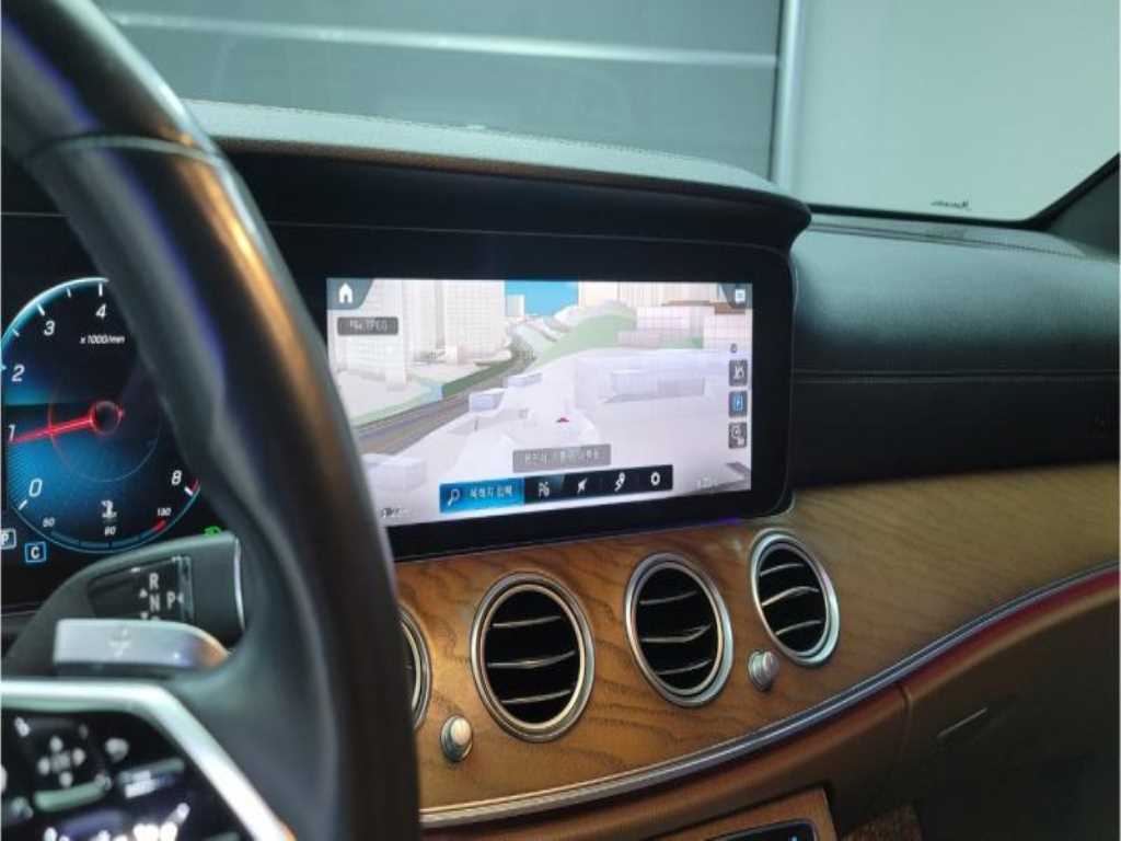 Mercedes Benz E class - Vista 10