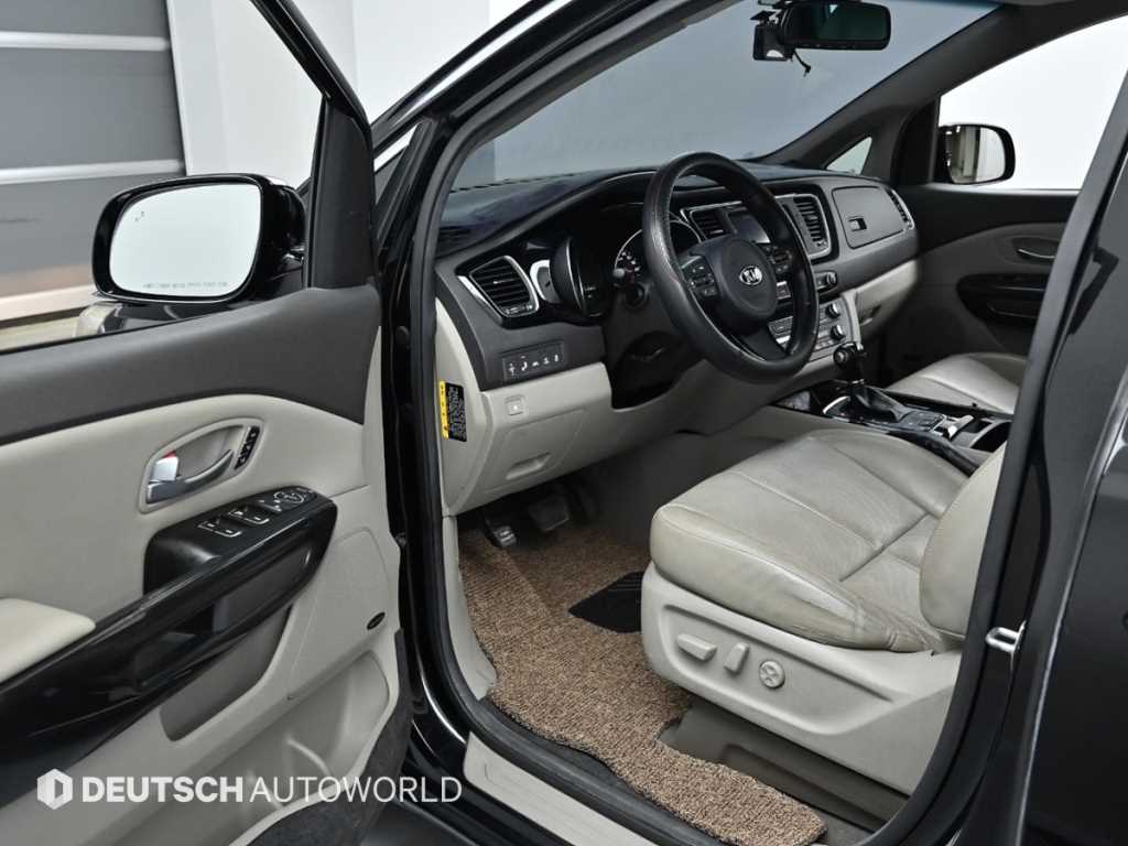 KIA Carnival - Vista 11