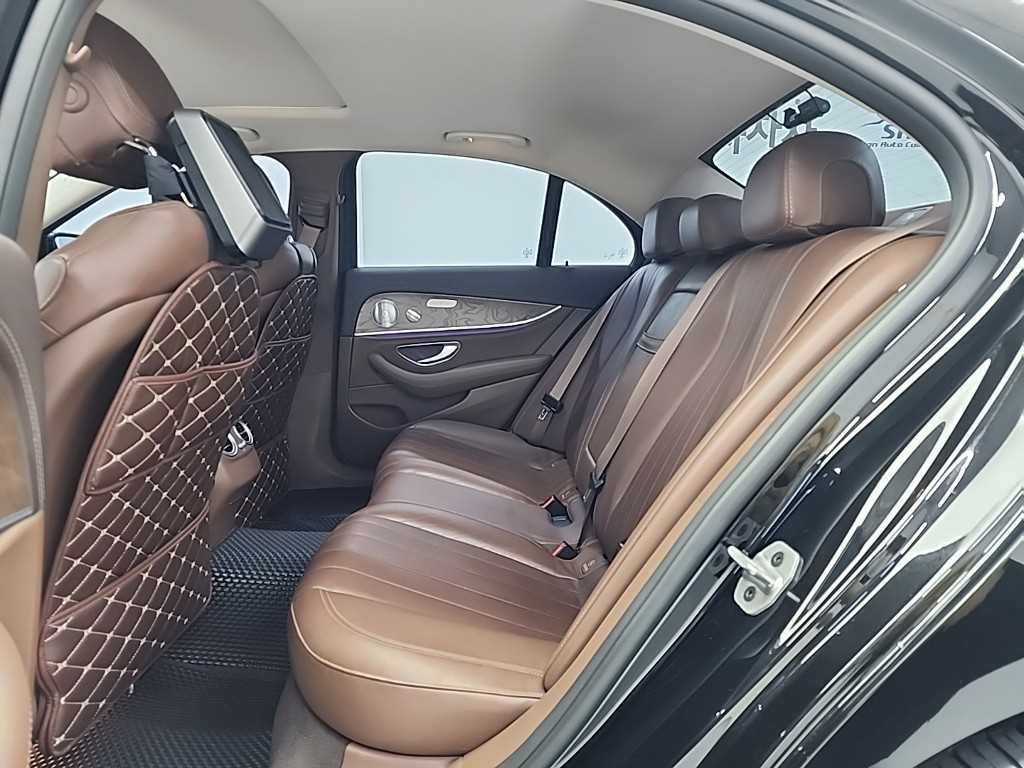 Mercedes Benz E class - Vista 12