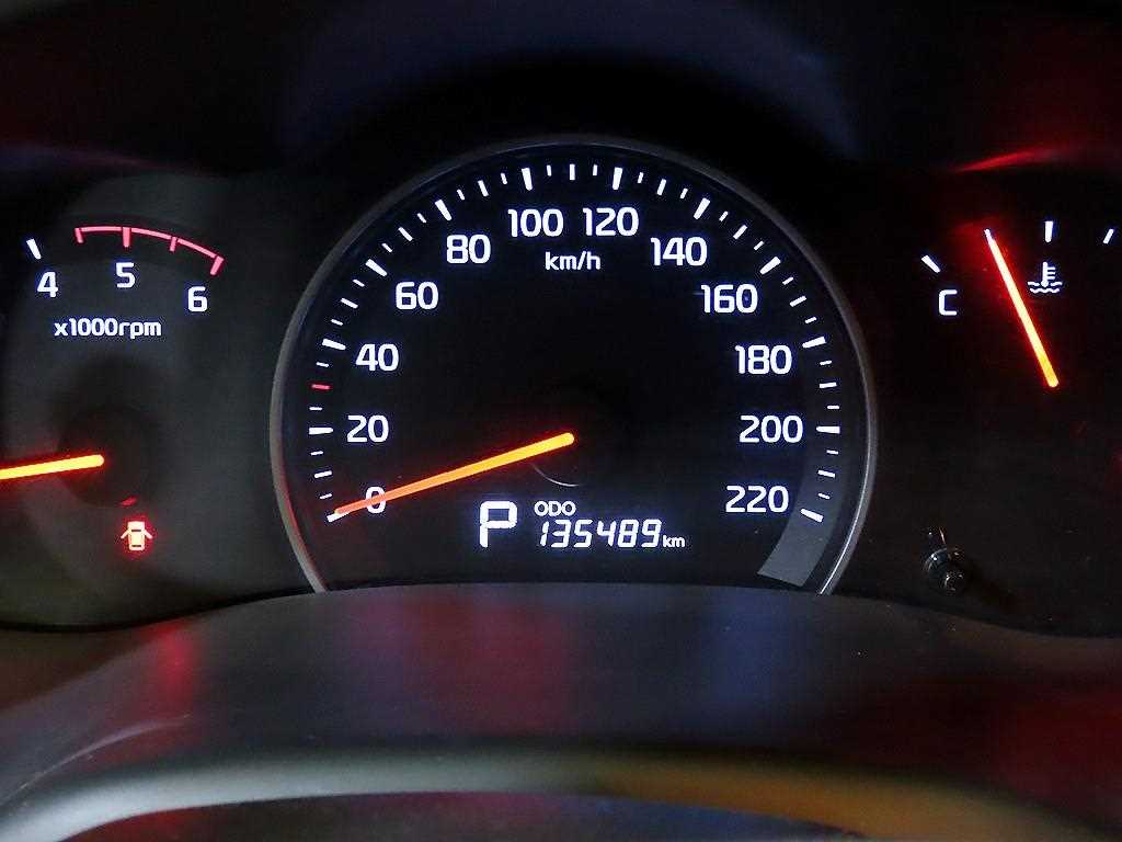 KIA Carnival - Vista 9