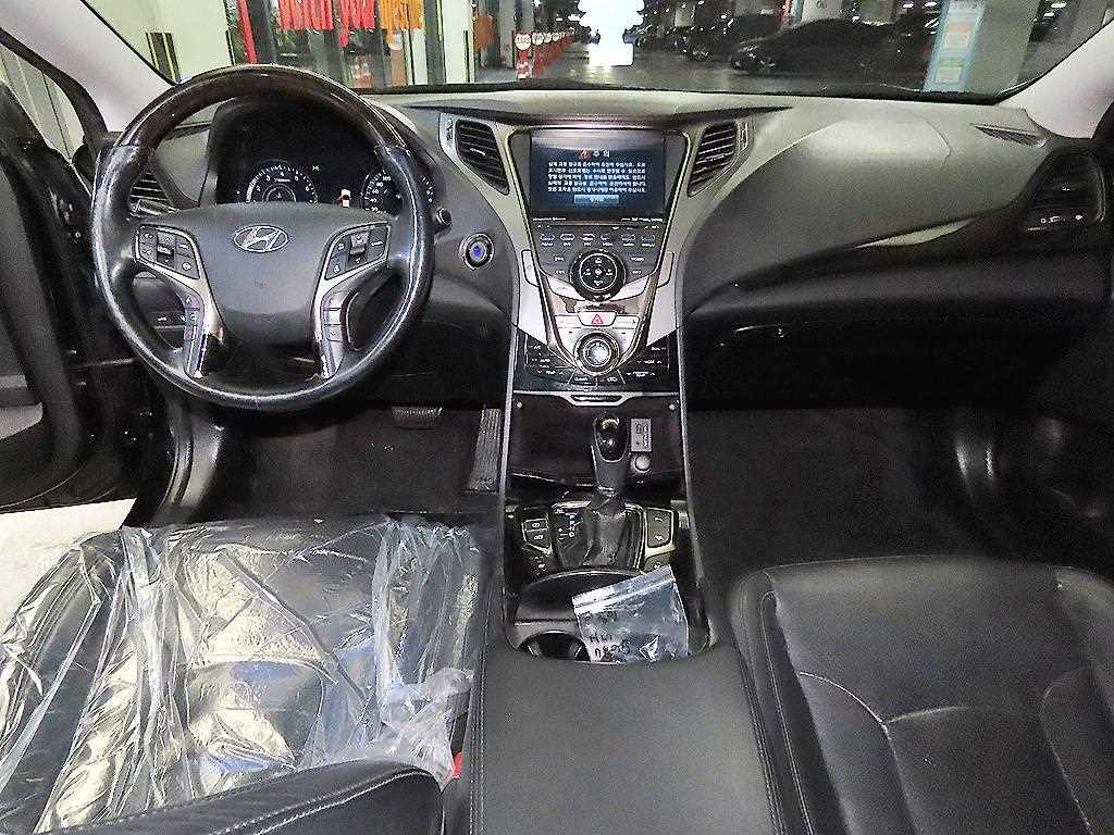 HYUNDAI Grandeur - Vista 10