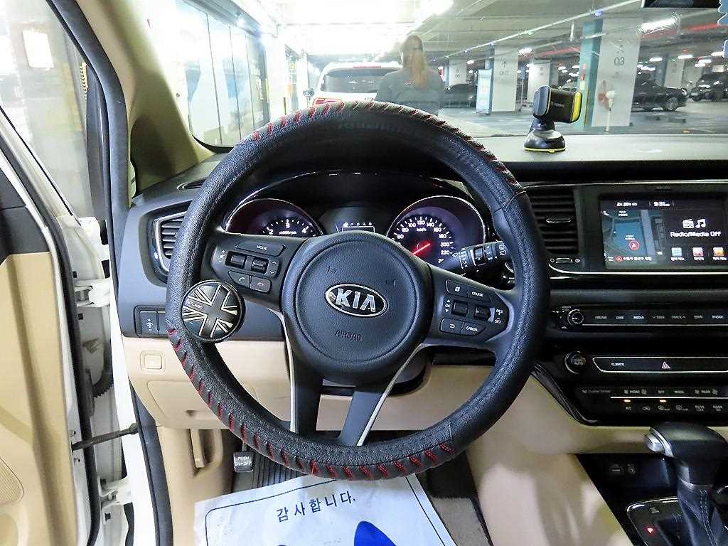 KIA Carnival - Vista 9