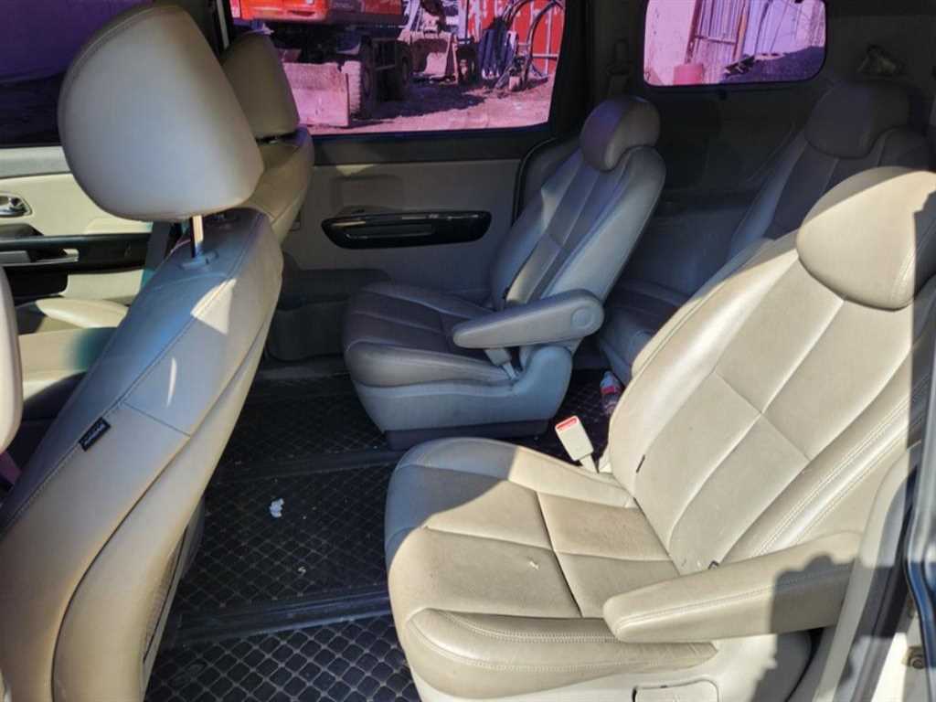 KIA Carnival - Vista 8