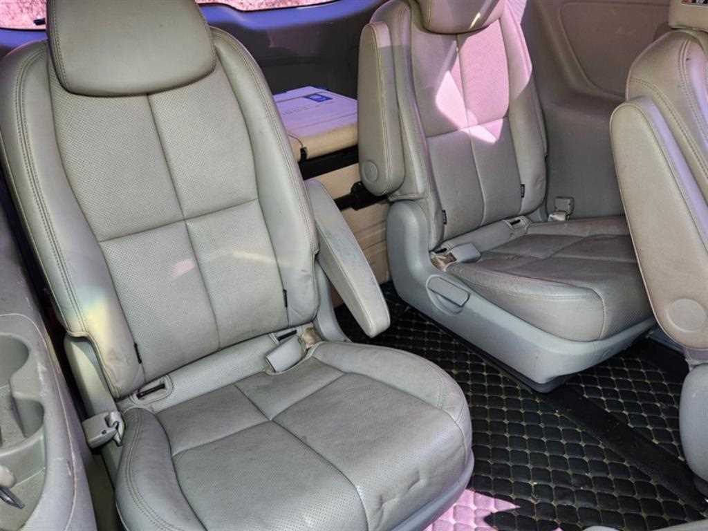 KIA Carnival - Vista 11