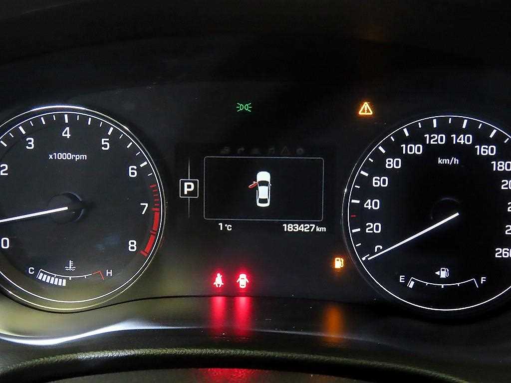 HYUNDAI Genesis - Vista 9