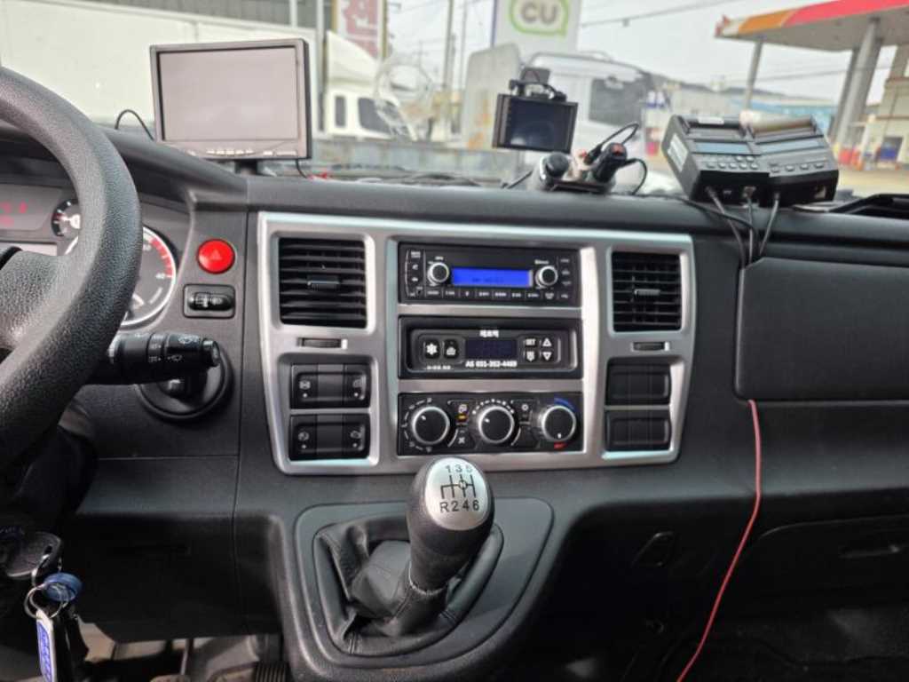 medium and large cargo truck - Vista 9