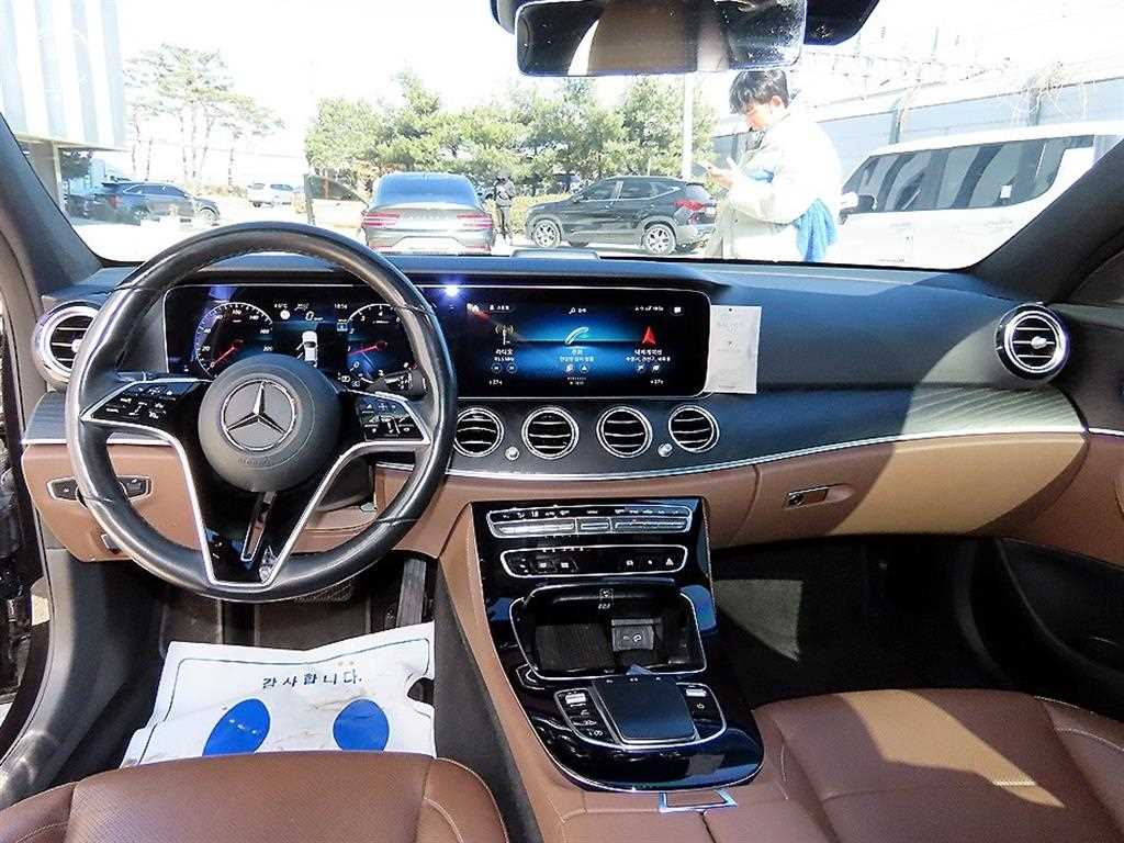 Mercedes Benz E class - Vista 7