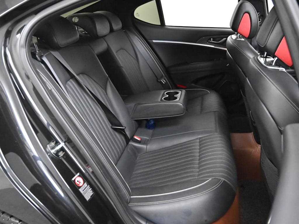 Genesis G70 - Vista 12