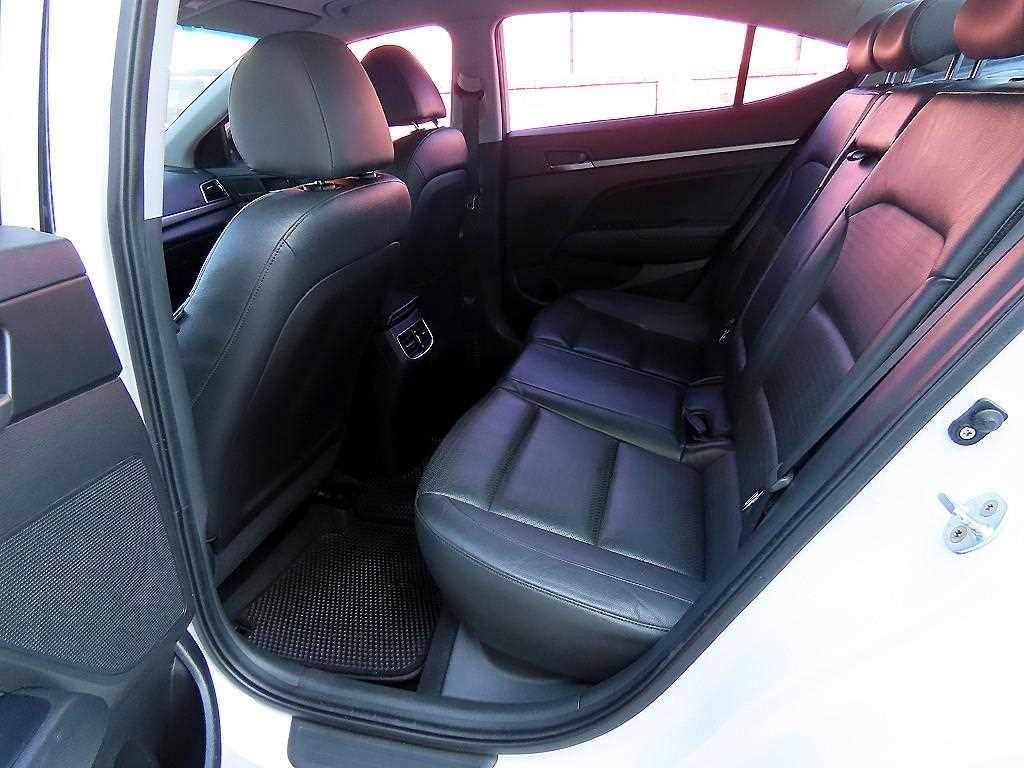 HYUNDAI Avante - Vista 6