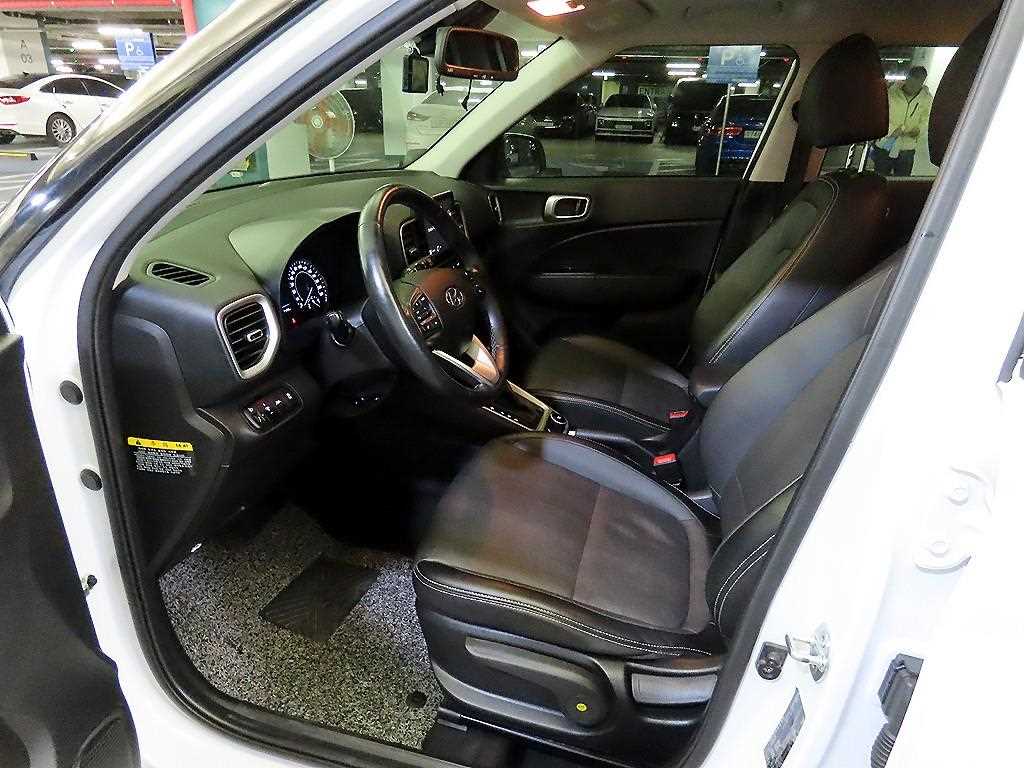 HYUNDAI Venue - Vista 6