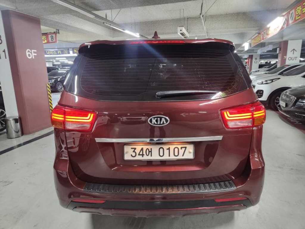 KIA Carnival - Vista 4