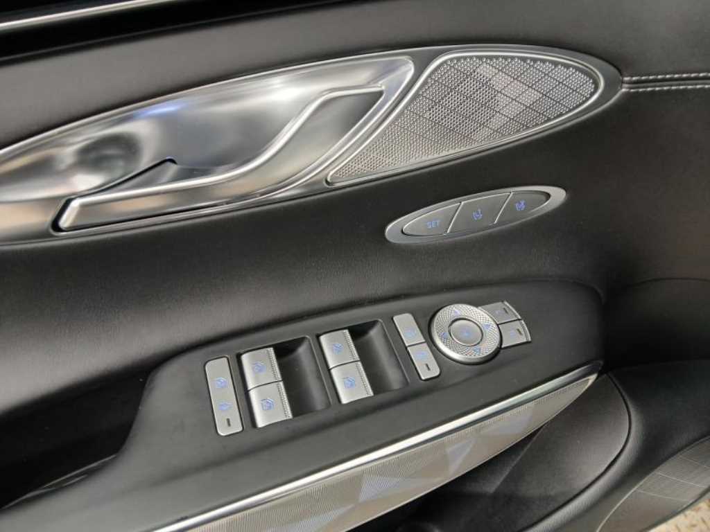 Genesis GV70 - Vista 10