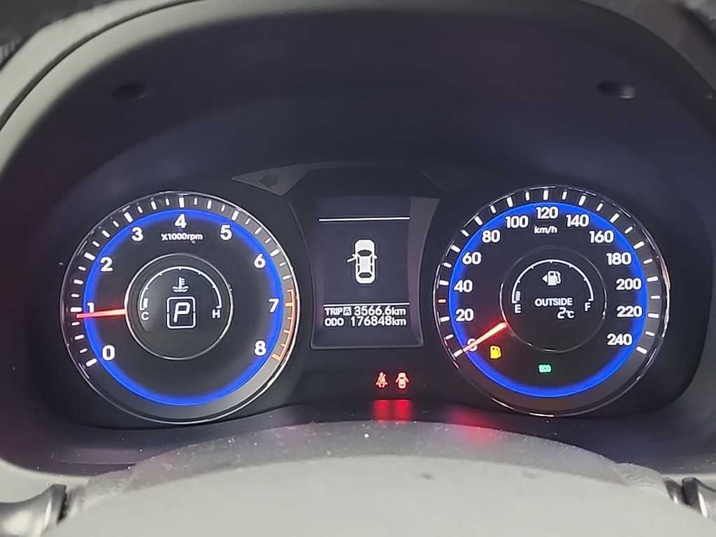 HYUNDAI i40 - Vista 6