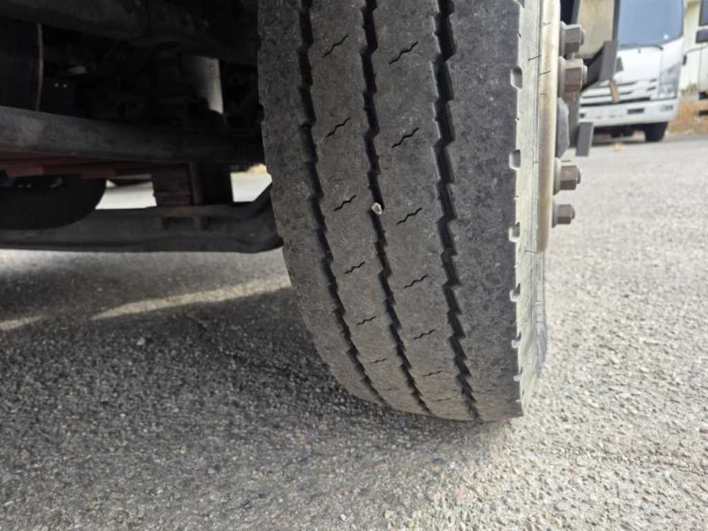 medium and large cargo truck - Vista 11