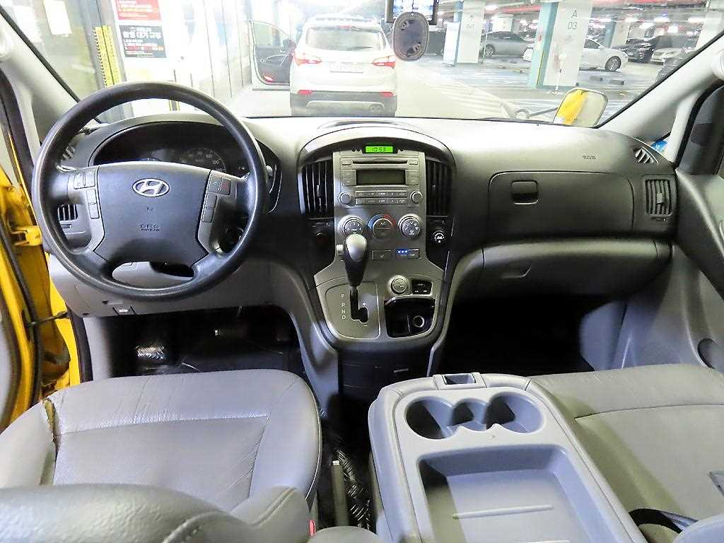 HYUNDAI Starex - Vista 10