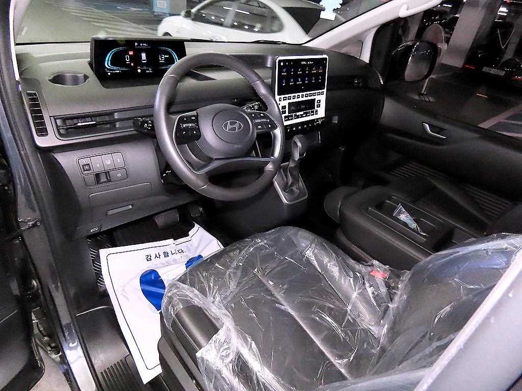 HYUNDAI Staria - Vista 10