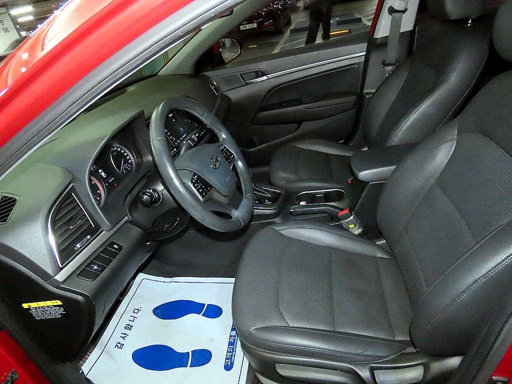 HYUNDAI Avante - Vista 6