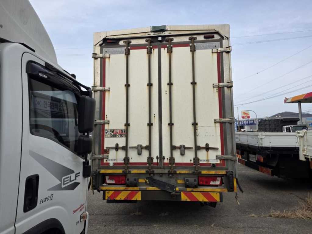 medium and large cargo truck - Vista 5