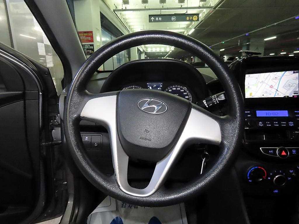 HYUNDAI Accent - Vista 8