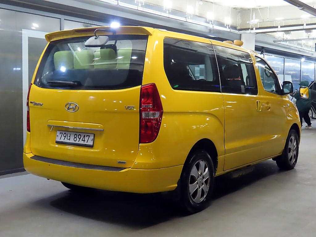 HYUNDAI Starex - Vista 4