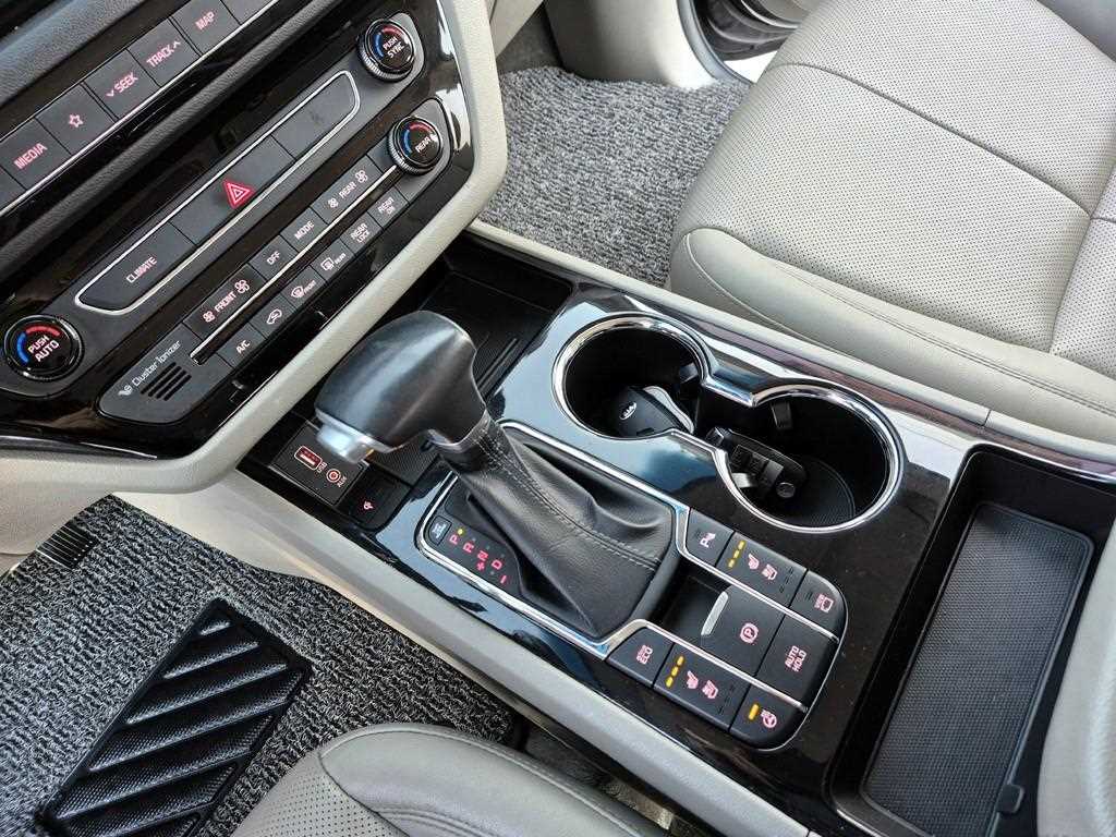 KIA Carnival - Vista 9