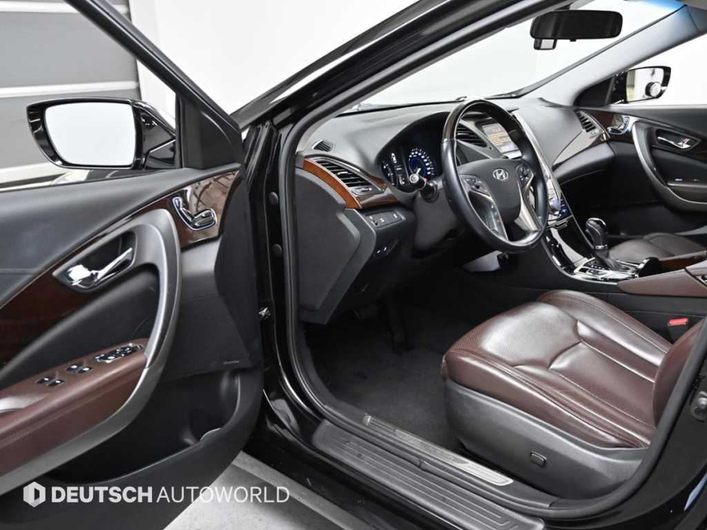 HYUNDAI Grandeur - Vista 11