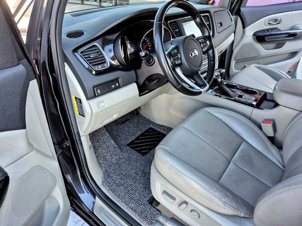 KIA Carnival - Vista 8