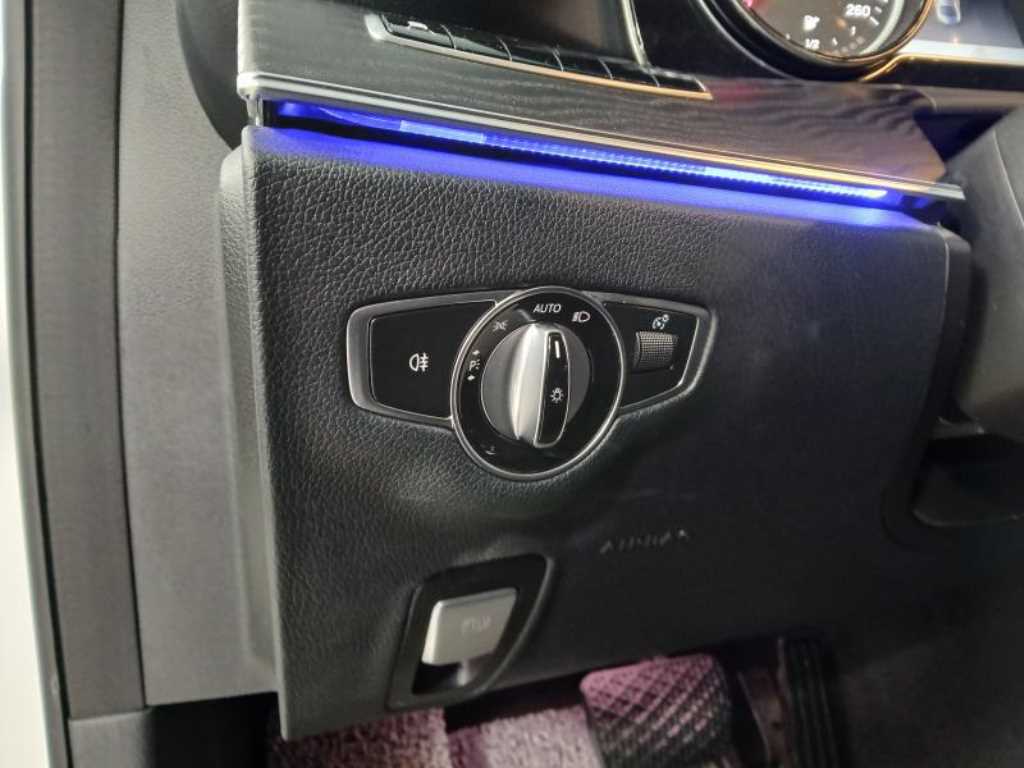 Mercedes Benz E class - Vista 11