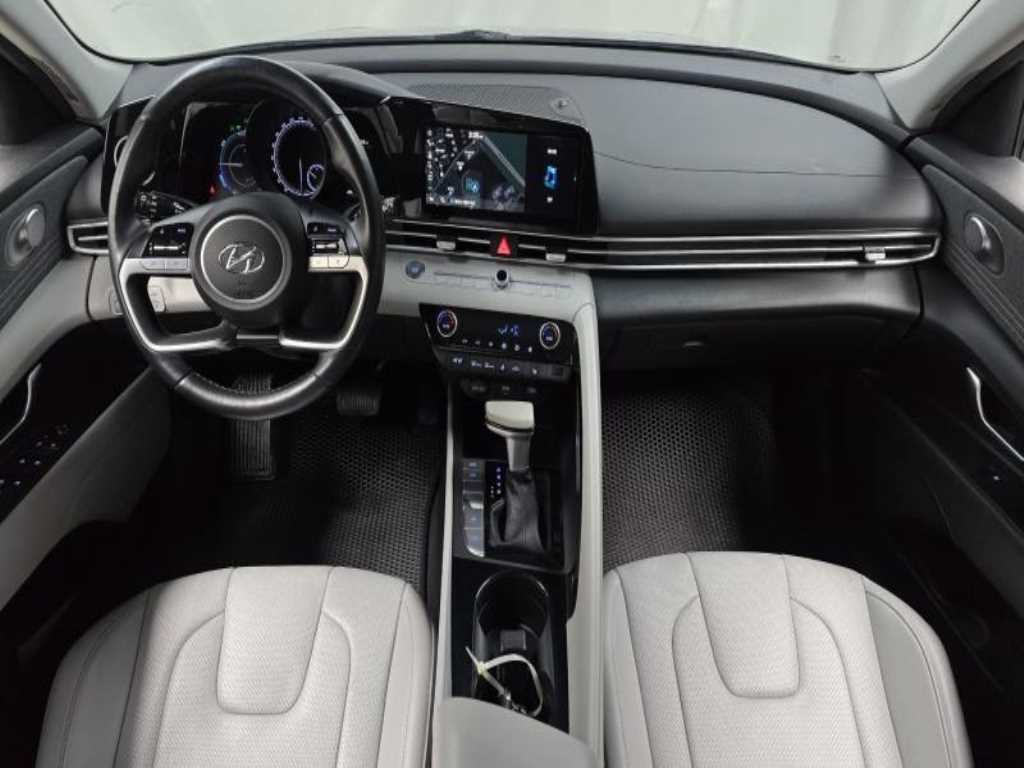 HYUNDAI Avante - Vista 5