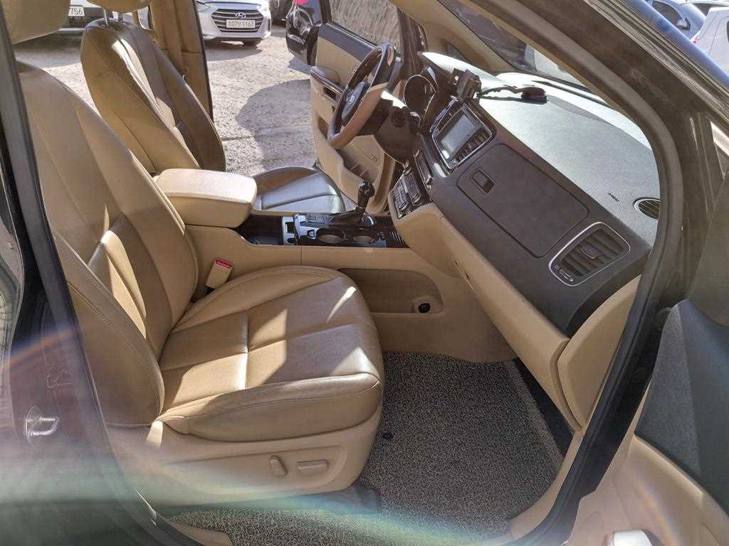 KIA Carnival - Vista 5